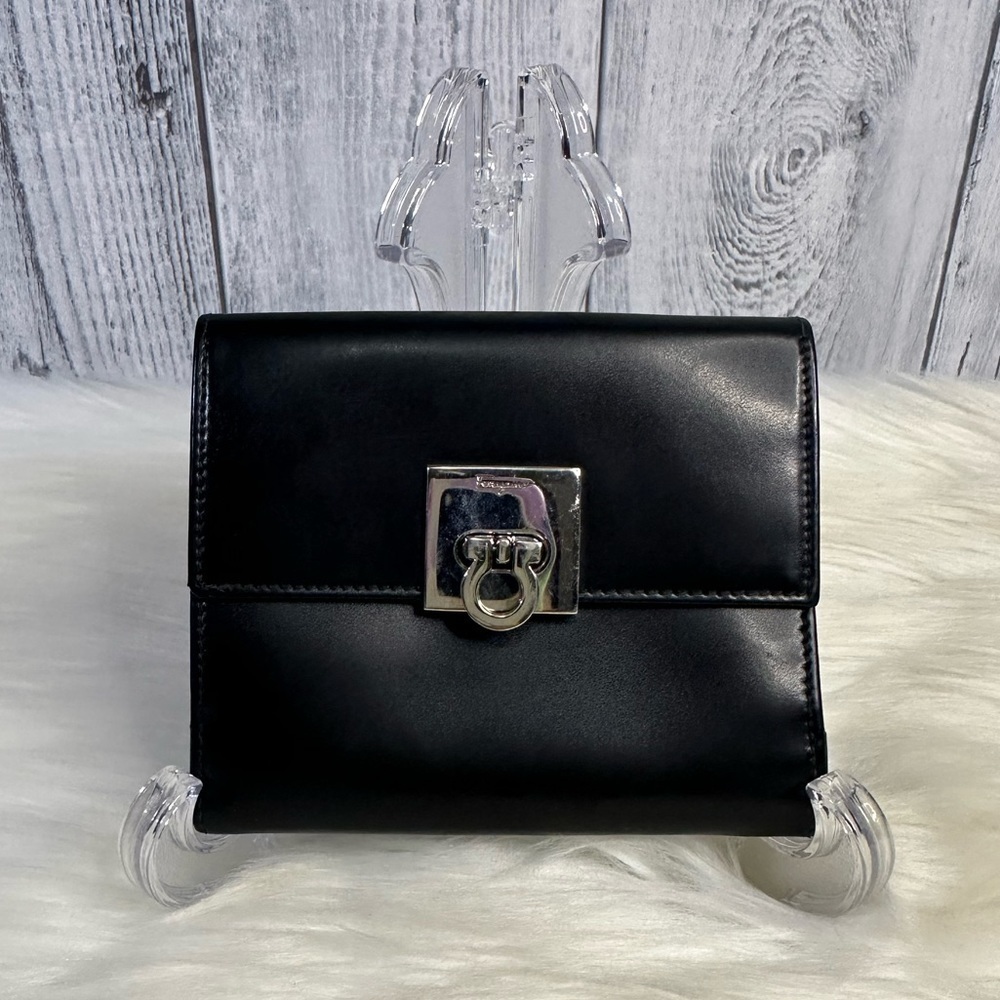 SALVATORE FERRAGAMO gancini leather wallet in black